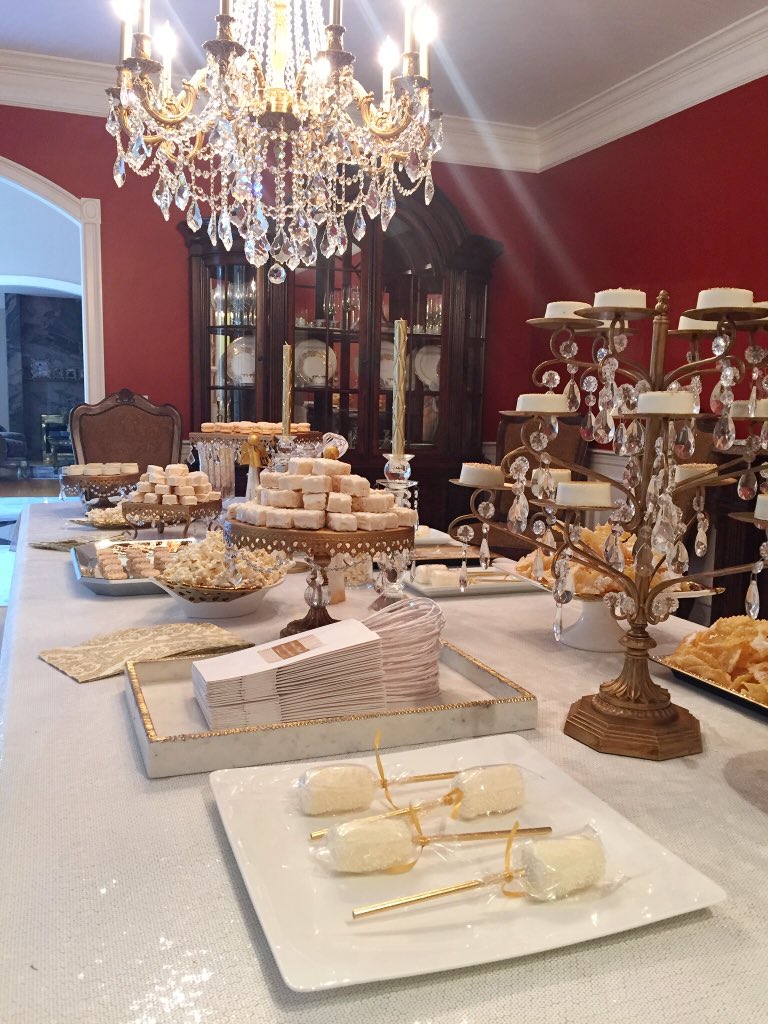 c_rose_events's tweet photo. Drooling over the pics from this weekend's party favor dessert buffet. Check out this spread! #christinaroseevents https://t.co/PGnaPCvH2f