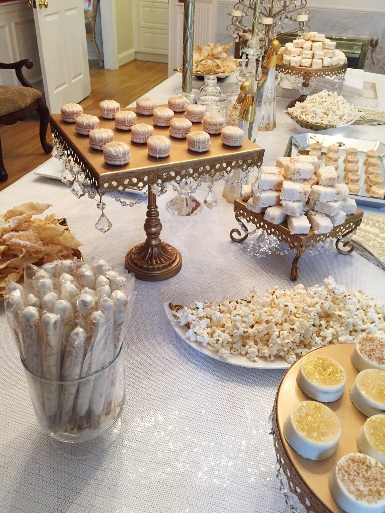 c_rose_events's tweet photo. Drooling over the pics from this weekend's party favor dessert buffet. Check out this spread! #christinaroseevents https://t.co/PGnaPCvH2f