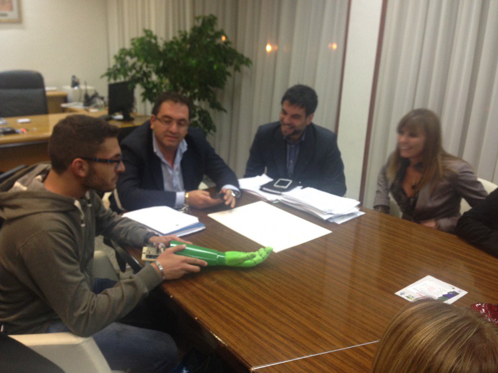 Ana_fmd's tweet photo. Gabriele Caiazzo #HandyHand receives award from Mayor Testa #Aprilia @fmdigitale @microsoftitalia @MirtaMichilli https://t.co/VOjU0GIhJR