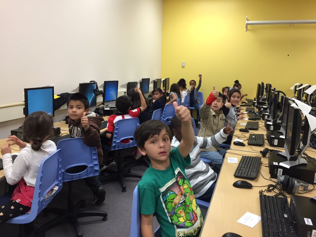 butterfli820's tweet photo. I helped 2nd grade activate Google accounts! They are writing letters to their fav authors! #365u #thisisawesome https://t.co/ooNSf9NnkA