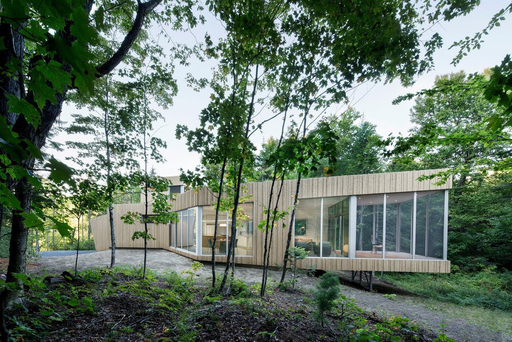 mocoloco's tweet photo. House on Lac Grenier by Paul Bernier Architecte https://t.co/ghsRsr2KvM #sustainable #sitesensitive #architecture https://t.co/3KvULFzwSv