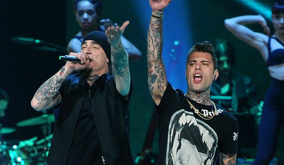 Roberto_1993_'s tweet photo. @Fedez @jaxofficial tutto quello che amo fare è immorale o illegale!!😂😂😁🙌. Forza fedez...21 grammi di felicità!👏🙌🚬😯🔝 https://t.co/o9SF3RXXFJ
