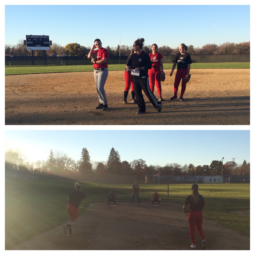 SCSUHUSKIES_SB's tweet photo. Individuals at Selke Field in November #70andsunny #lovingMN https://t.co/kGQqfzjIec