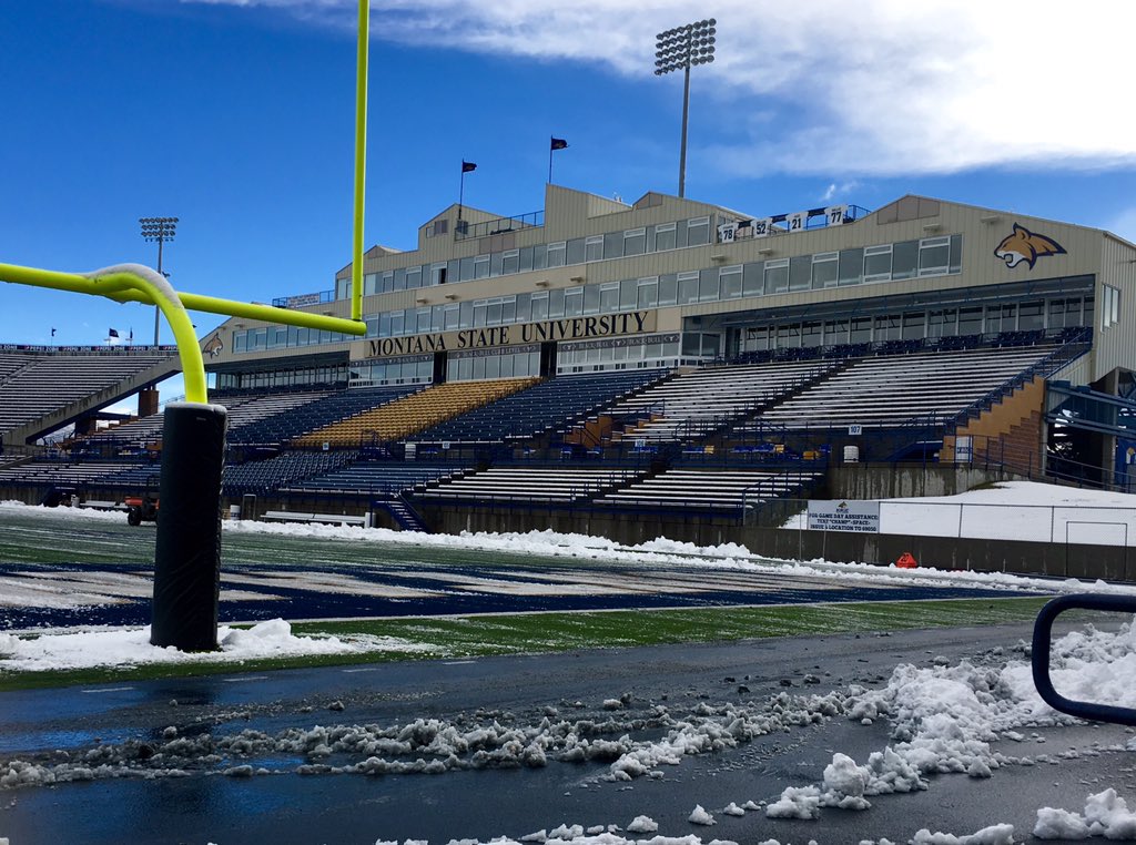 MSUBobcatsFB's tweet photo. It is a snowy practice today in Bozeman! #montanastate https://t.co/HkqT00zOki