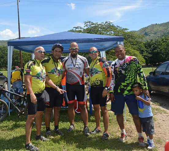Entrepanasmtb's tweet photo. #copafox @FoxHeadVzla #4tavalida #turmero @Entrepanasmtb @A1WINOFFICIAL @GatoradeVzla @LasDoceHoras @dcastavenezuela https://t.co/5JchfsXTwR