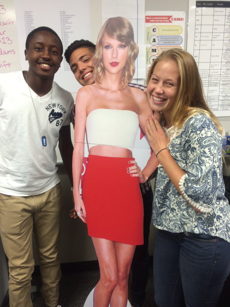 MatteLandau's tweet photo. @taylorswift13 @lshs_aplit https://t.co/7gCbTwl6t5