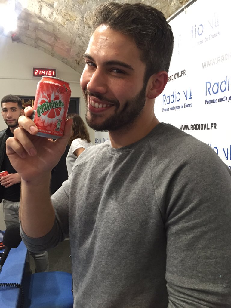 staraclash's tweet photo. On a du #Mirinda pour @KevMiranda ! Merci d'avoir été avec nous ce soir dans #CVPEP https://t.co/nVktxE42F3