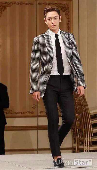 Happy birthday to one of the most handsome beings to ever grace this earth. A renaissance man, Choi Seung Hyun. 