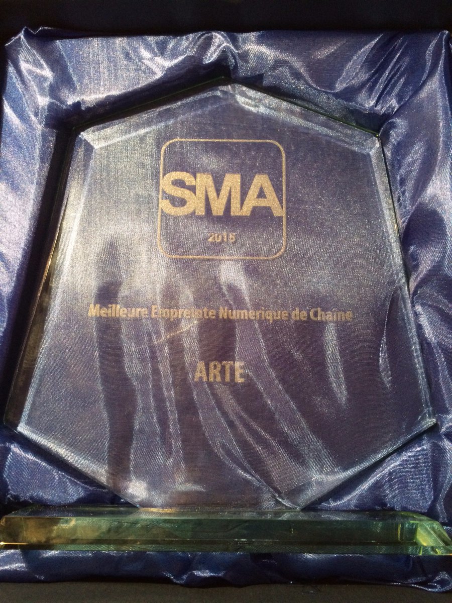 gillesfrei's tweet photo. Et voila le beau #SMAawards d' @ARTEfr pour la meilleure empreinte numérique de chaîne ! cc @Dominiquew https://t.co/bEYruS4UYv