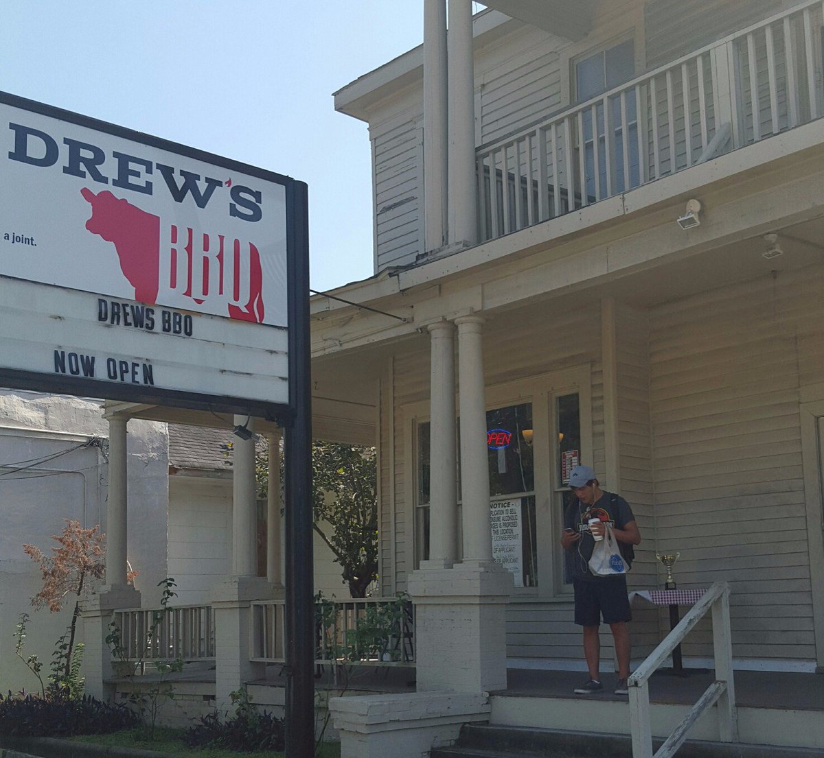 GirlsGuideHou's tweet image. Nom, Nom, Nom! Our new favorite Mom &amp;amp; Pop #BBQ spot in #Houston!! bit.ly/1OmGQj3 #foodie