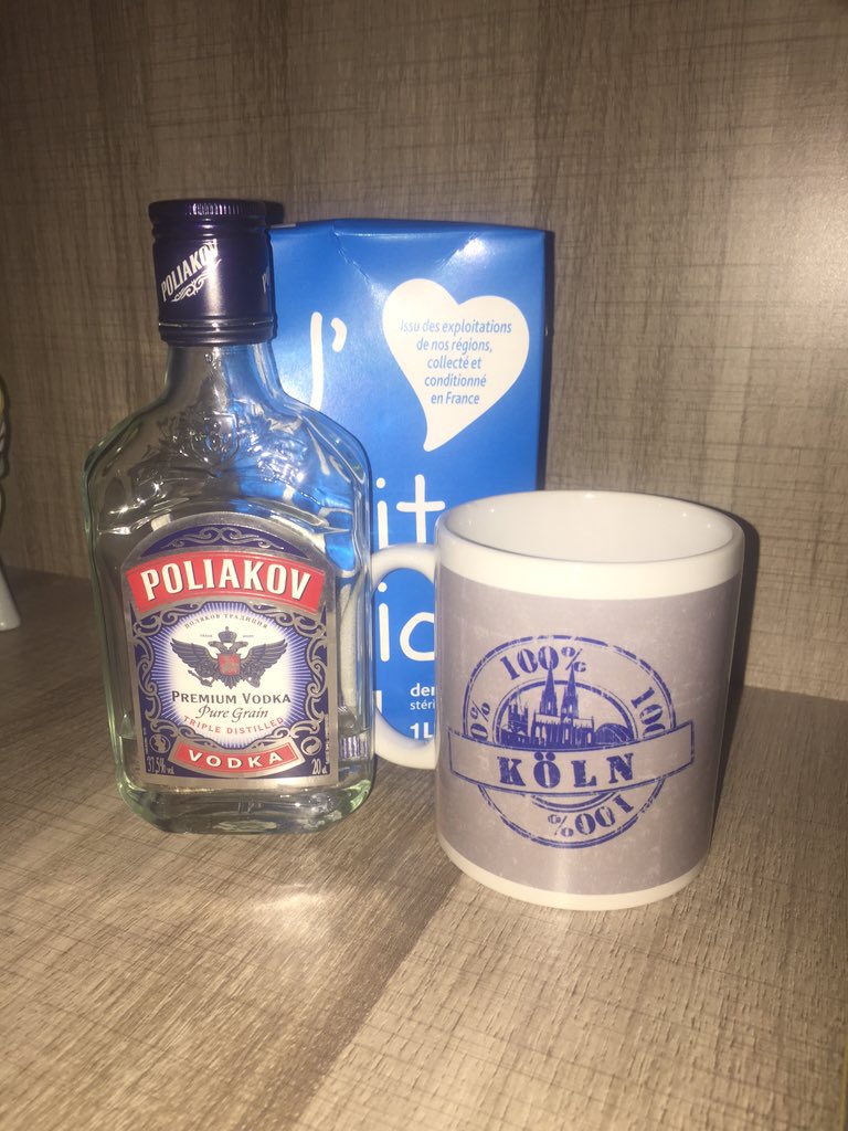 luna_player's tweet photo. Vodka au lait, pourquoi exactement ? https://t.co/CAyARBgUo4