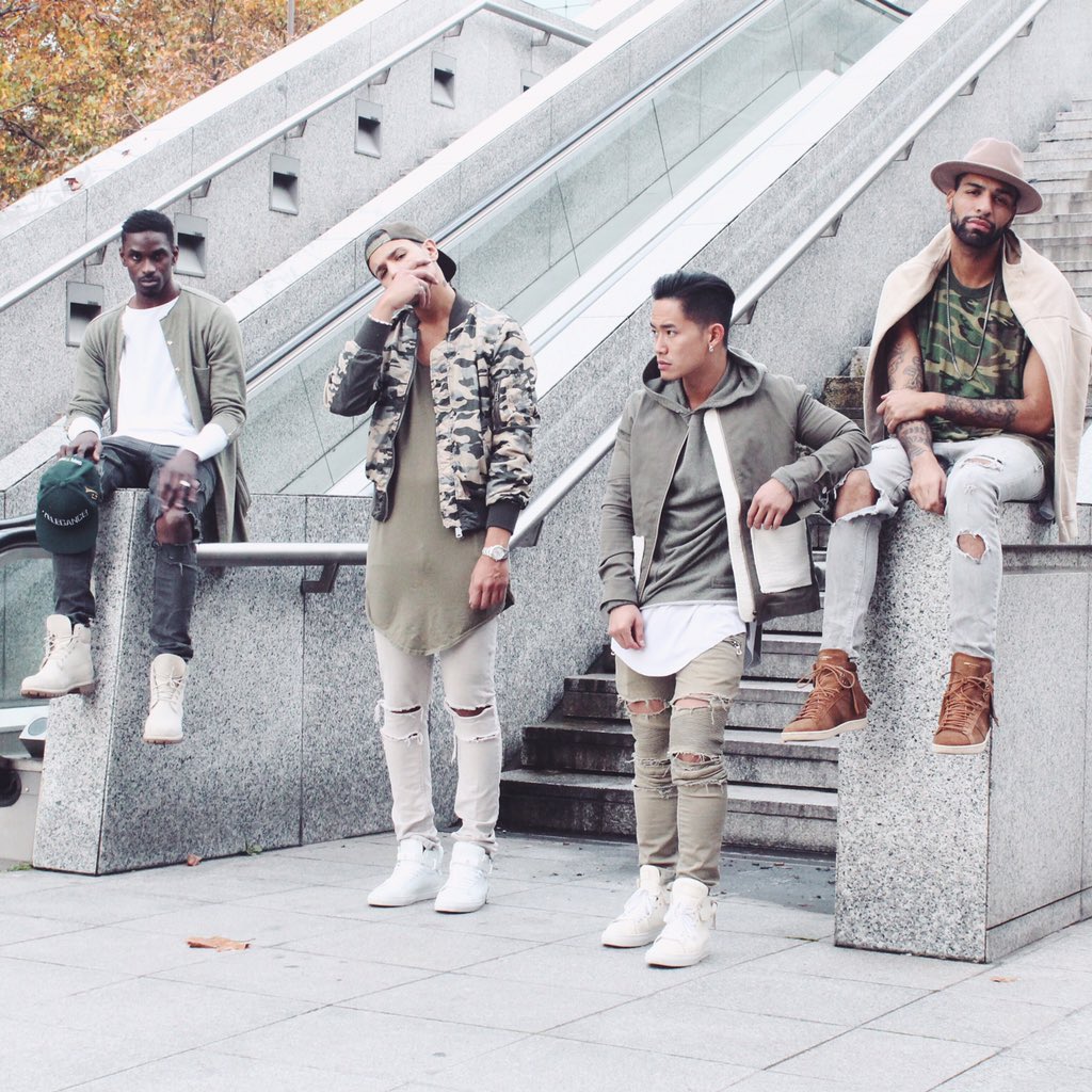 ChmpsParisse's tweet photo. Automne Leaves ... Clothes By @ChmpsParisse ❓💯❗️ https://t.co/MgTcOJWxiP