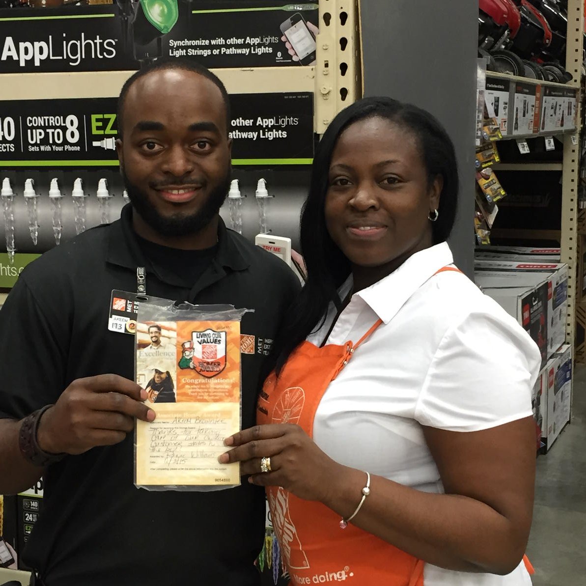 flint_x's tweet photo. NOAM@drshannonw recognizing MET supervisor @AkeemMET for great customer service.@ArielBrown_MET @winsomethomas6 https://t.co/w0bTkExQ1N