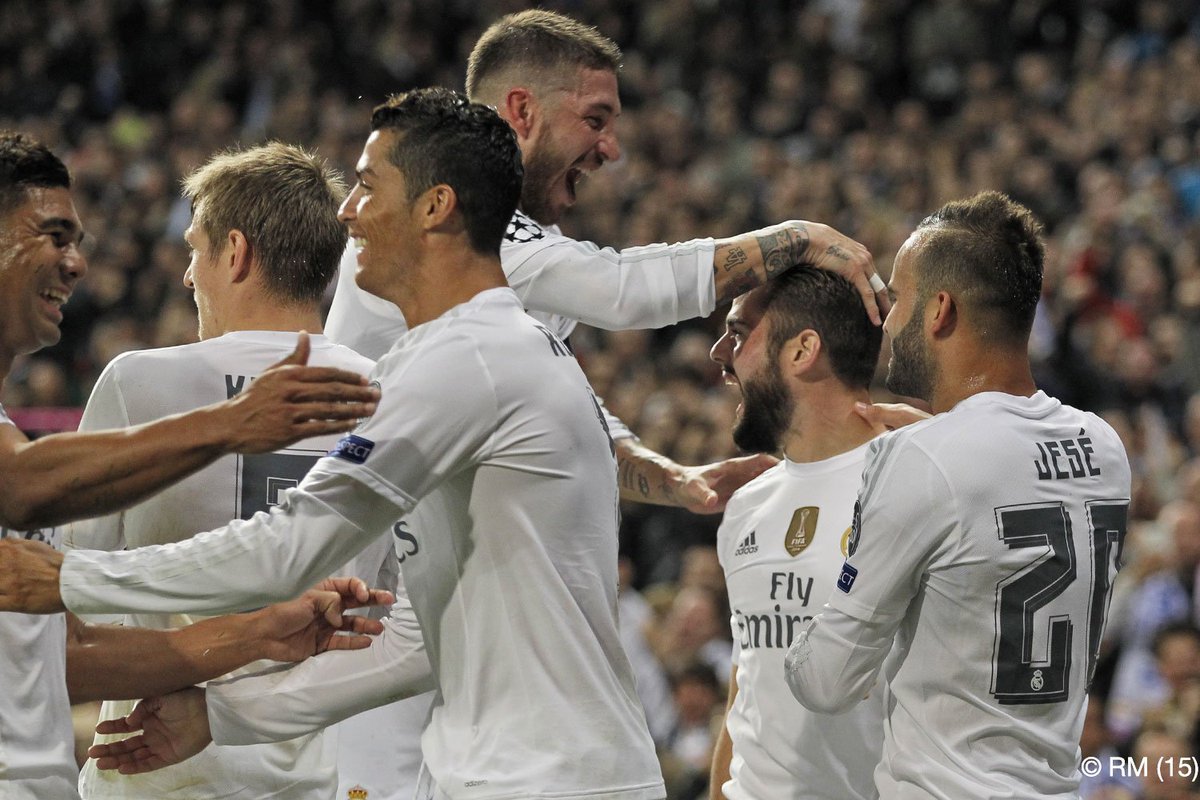 realmadrid's tweet photo. ¡Primeros en La Liga y en el Grupo A de la Champions! 

🙌⚽🔝

#HalaMadrid https://t.co/f44yzuqSSi