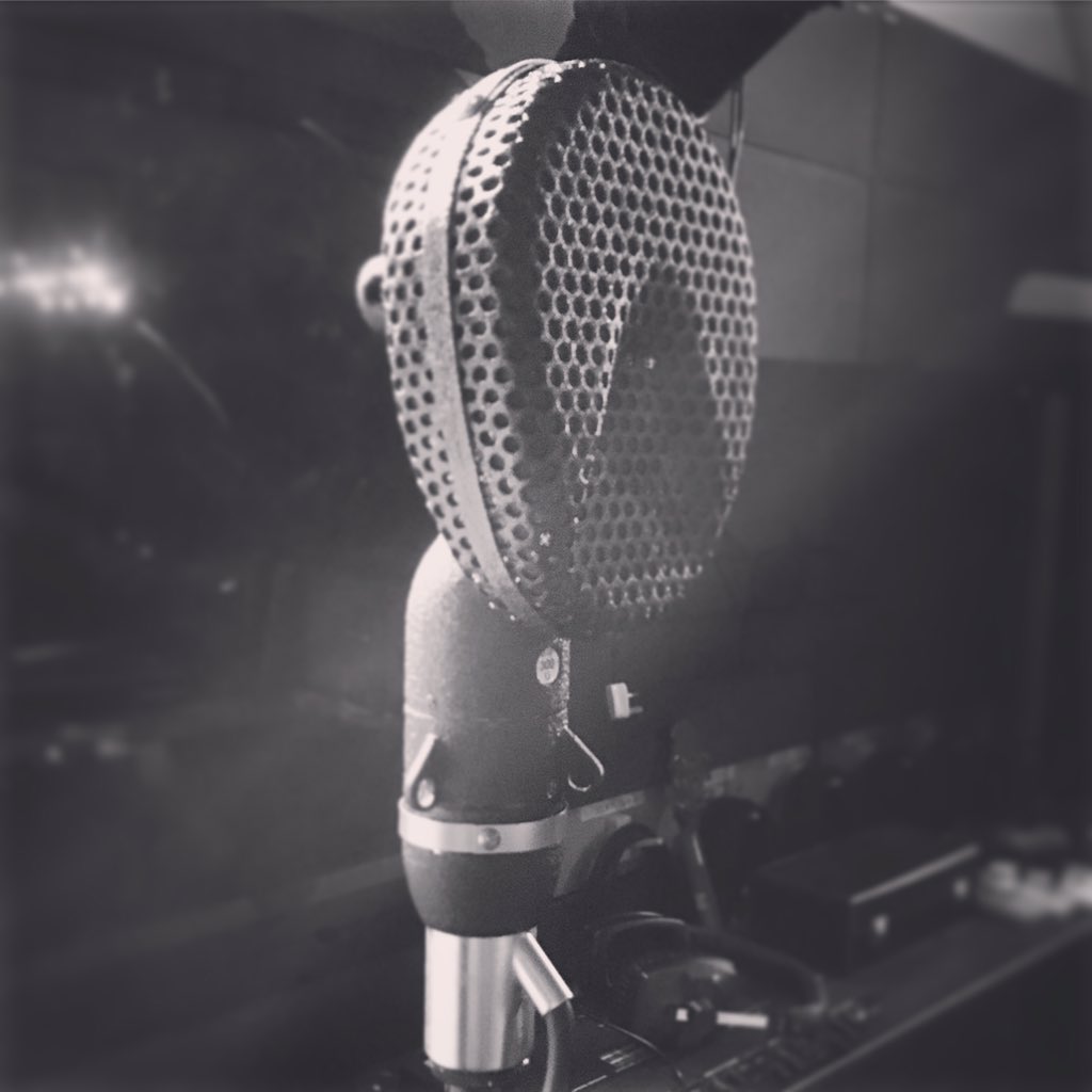 matthewparisi's tweet photo. Don't often get this bad boy out to play with. The very polite sounding Coles 4038. #CheckTheMic https://t.co/kza7TrF4b9