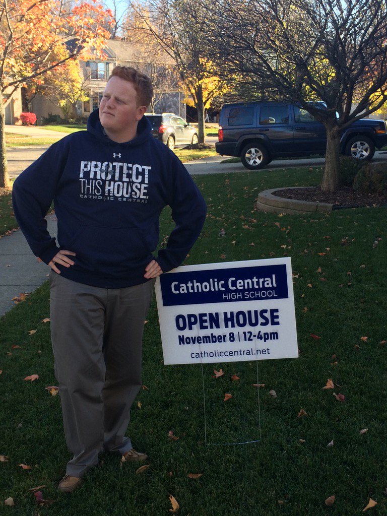 rheff06's tweet photo. #ccopenhouse @DCCAdmissions looking at all the incoming freshman who are gonna kill it this weekend! https://t.co/bXoqui9VJ1