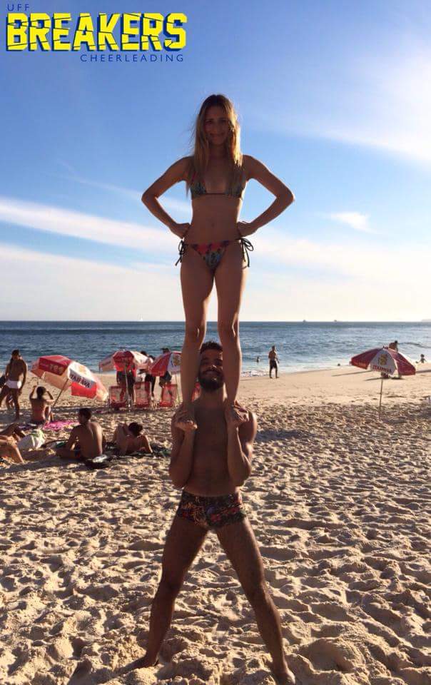 uffbreakers's tweet photo. Tentativa de ficar bronzeados para o Nacional do nosso jeito! #uffbreakers #cheerleading #coachleandrorente #uff https://t.co/Hw9x5jLVYR