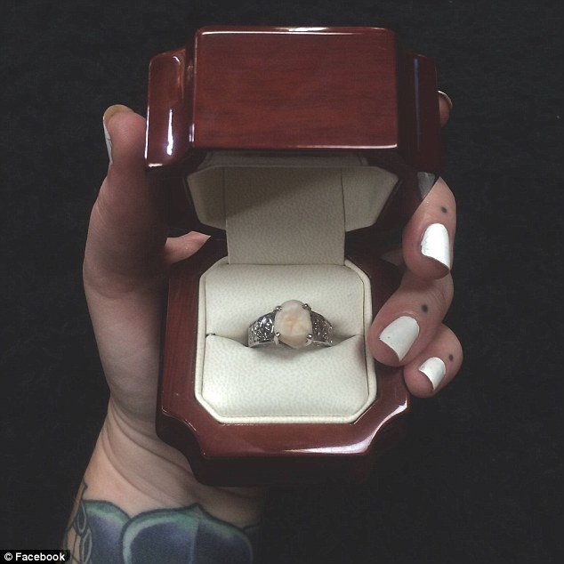 Daily_MailUS's tweet photo. Man proposes to his girlfriend with a ring made from his wisdom tooth 😁💍
https://t.co/YHjnT4UVE7 https://t.co/6chwsG2bnz
