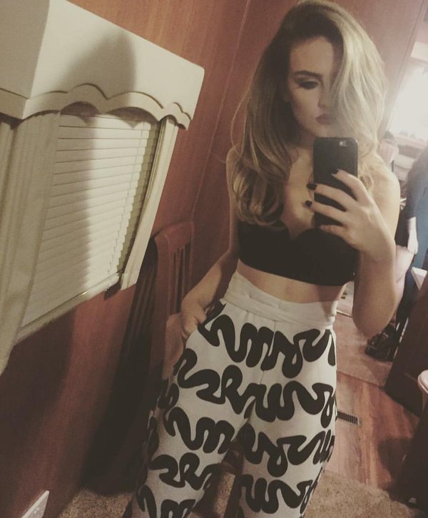 HarmoMixer17's tweet photo. Essa mulher ainda vai me matar,quero ela no meu enterro. PerrieWillGetWeird https://t.co/V3rLb43WlW