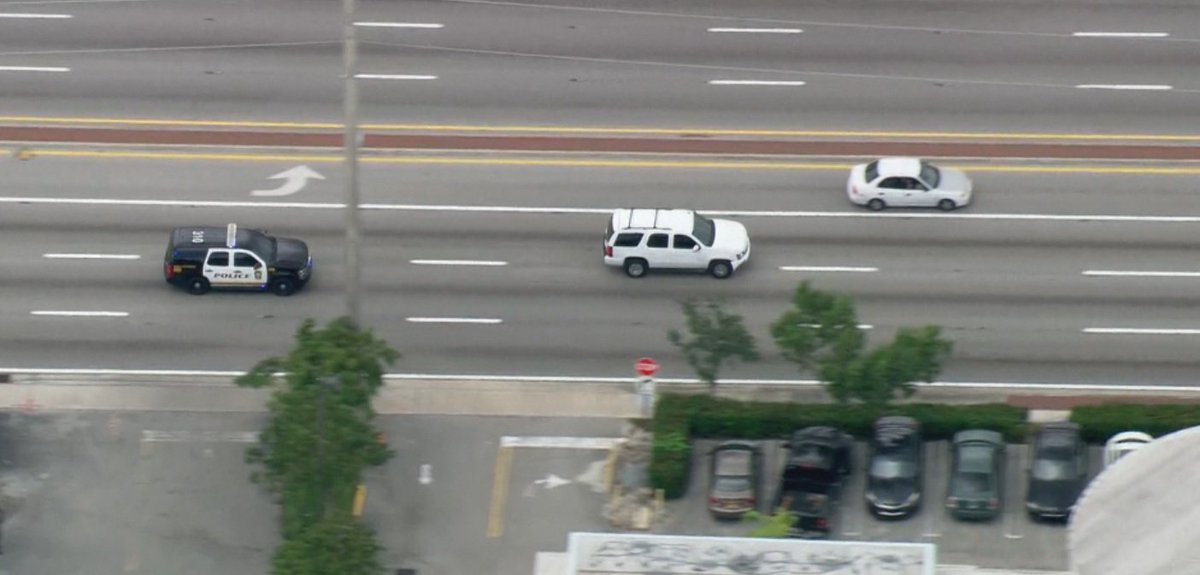 WATCH LIVE Teen leads police on chase in stolen SUV, now in Broward Co. bit.ly/1c2Olo3?utm_me… https://t.co/QyoP0FISwe