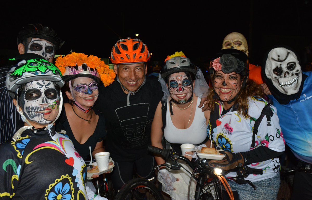 MinatitlanVer's tweet photo. Rodada fieles difuntos con participacion de 300 ciclistas @hector_cheng #PostMortem https://t.co/9JP8EG9eUy https://t.co/uWFnRvwnKw