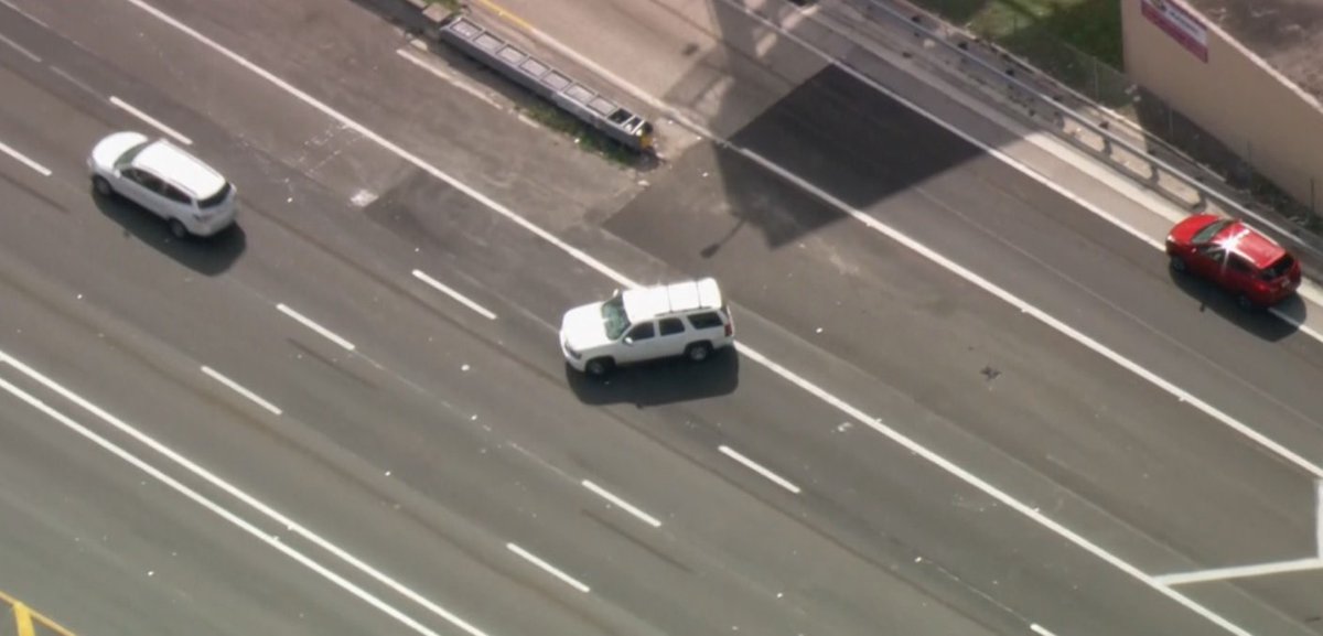 WATCH LIVE Stolen SUV police chase now southbound on I-95 heading into Miami-Dade bit.ly/1c2Olo3?utm_me… https://t.co/KU24KZqXP9