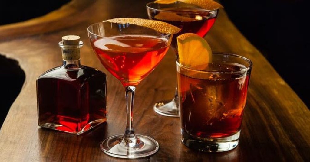AnaBolenaBar's tweet photo. #CocktailsTips: Negroni. El trago del momento fue creado por el conde italiano Camilo Negroni en 1919. https://t.co/3skSnyFUpN