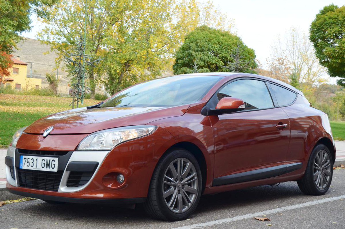 #Renault Megane Coupé diésel 10.900 €. Llanta 17", climatizador, 110 c.v.. desde 189 € mes bit.ly/1kpILXf