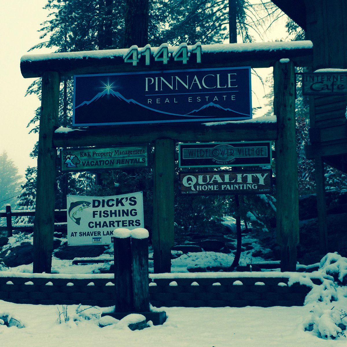 EricRhoads1's tweet photo. The first snow of the season has arrived in Shaver Lake! #shaverlake #realestate #pinnaclerealestate #realty https://t.co/w1jrJJHDAJ