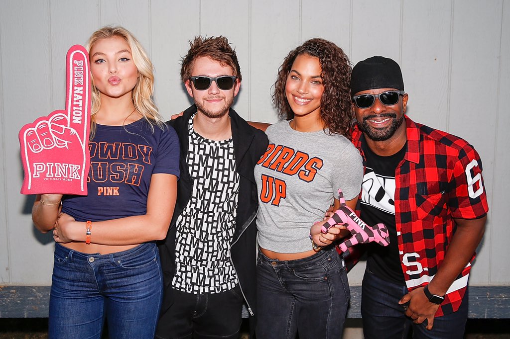 IRIE's tweet photo. #tbt abt a weeek agooo!π@UTSA 4 @vspink's #utsagameon bash w/ @RachelHilbert, @Zedd & @JessAStrother in san antonio https://t.co/IqhtYYLb4e