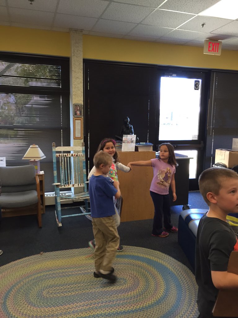WindsorWildcats's tweet photo. Community Builders working on a scavenger hunt in the LMC!  #working together #wildcatway @ahsd25 https://t.co/kltL8ZvEjN