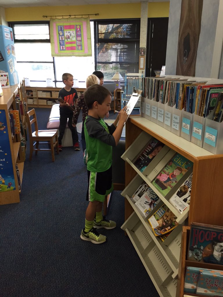 WindsorWildcats's tweet photo. Community Builders working on a scavenger hunt in the LMC!  #working together #wildcatway @ahsd25 https://t.co/kltL8ZvEjN