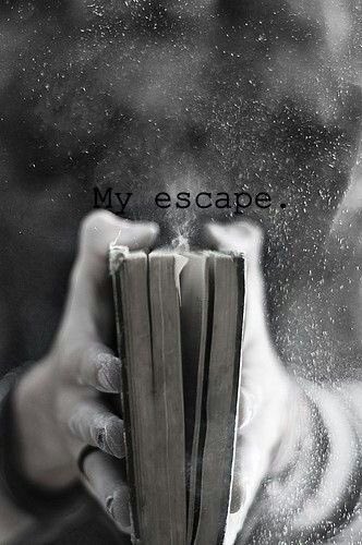 JacquelineRose5's tweet photo. What's your favorite book of all time? #HarryPotter #coffeecups #oldpages #escape #dream https://t.co/0fsNfCgiFe
