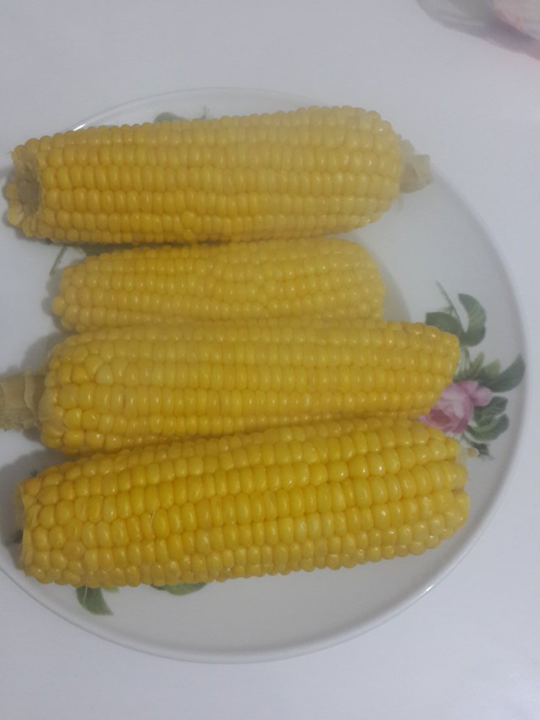 remziye_akca's tweet photo. Çünküsü  yok nedeni yok sebebi yok seviyorum mısırı.. 😄🙈 https://t.co/bt5HEbl4vg