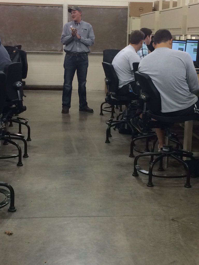 a_siebeneck's tweet image. Thanks to @KarhoffMatt from @FARM_server for coming in today to teach @OhioStateASM students about #PrecisionAg