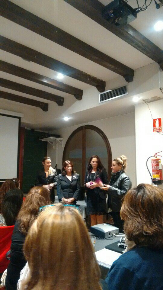 AngelesFunez's tweet photo. #trend #tendencias #moda #maquillaje  #Presentacióndetendencias (@ La Bekada in Madrid) https://t.co/1XxmYfMpxt https://t.co/0i41R3UDqX