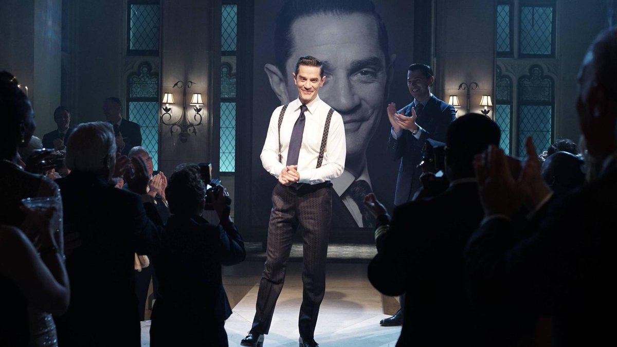 Gotham's tweet photo. Meet the new mayor of #Gotham. https://t.co/HZ7g9p2Prb