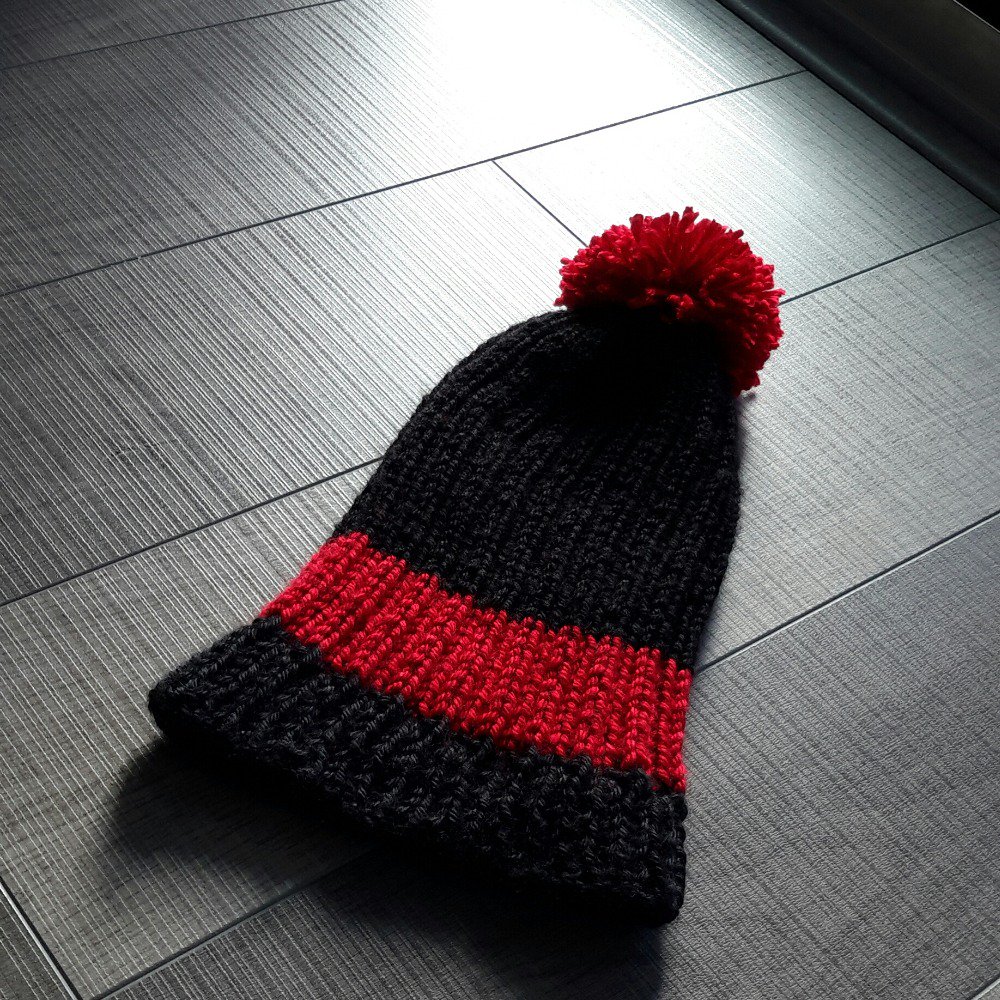 bevers8's tweet photo. Getting blisters from #knitting. Is that possible? #trainingtobeaworldclassknitter #homemadepompom #formynephew https://t.co/IsTvTU7T1G