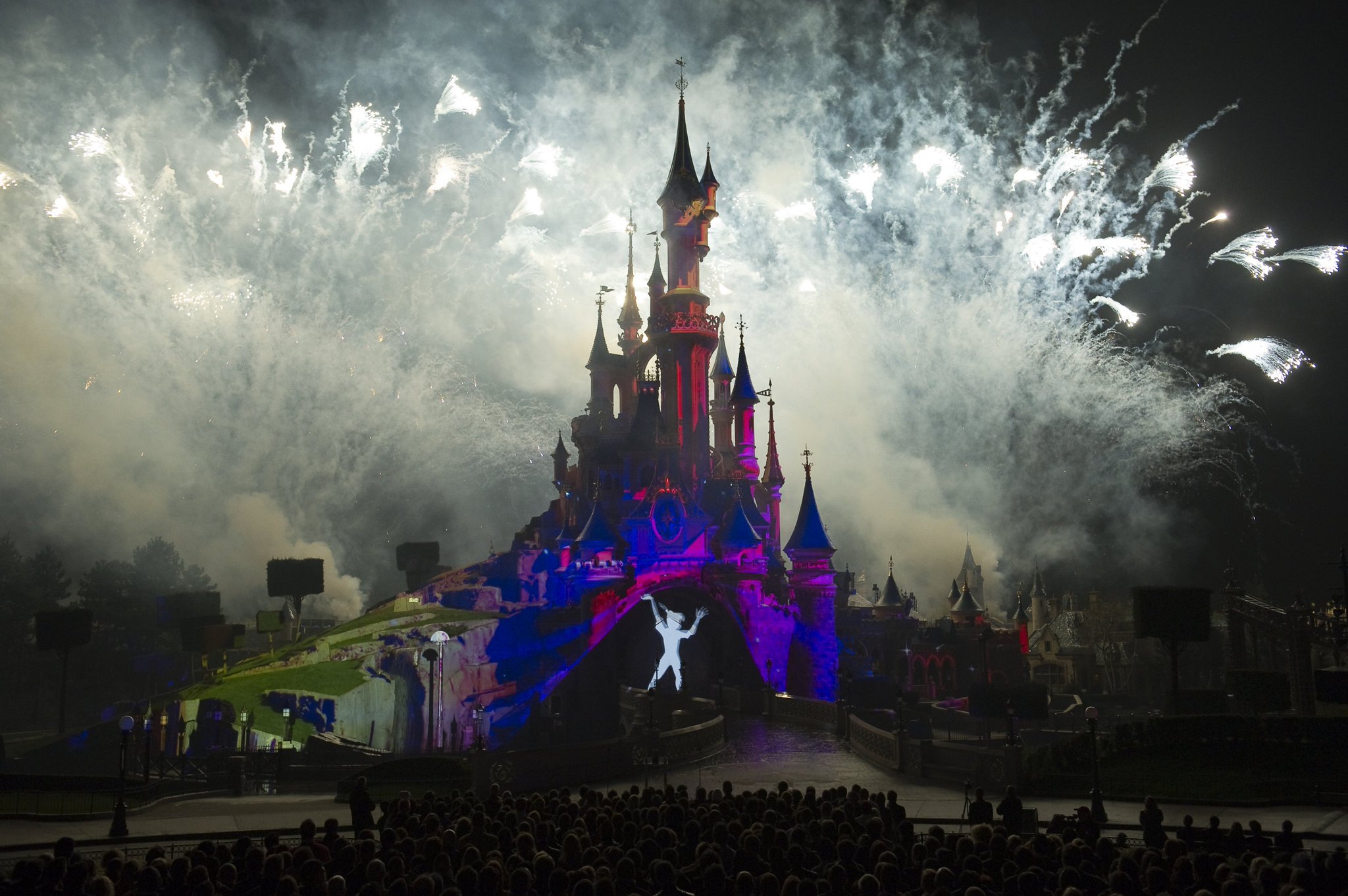 Disneyland Paris En Twitter Une Ombre S Etire Sur Le Chateau De La Belle Au Bois Dormant Ne Serait Ce Pas Celle De Peter Pan T Co R8f4ggpjn9 Disneyland Paris En Twitter Une Ombre S Etire Sur Le Chateau De La Belle Au Bois Dormant Ne Serait Ce Pas Celle De Peter Pan T Co R8f4ggpjn9