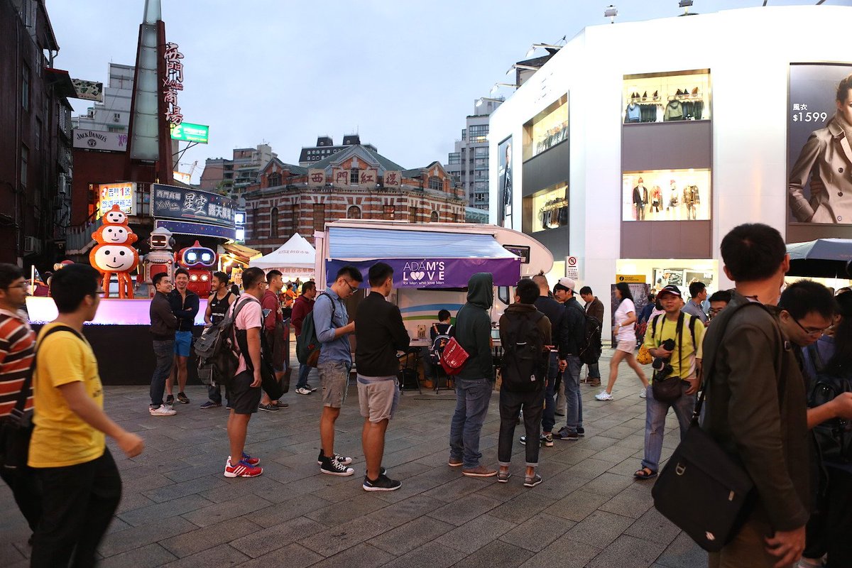amfAR's tweet photo. Taiwan's first mobile #HIV testing event is conducted by @adamslovetweet, an initiative supported by amfAR. https://t.co/Xz3b2b1Q3O
