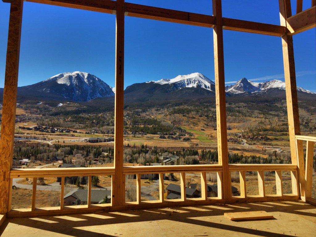 trilogybuilds's tweet photo. Yes this perfect 3Peaks view was planned! #HamiltonCreek #TrilogyDesignModeling #WeDesignBuildDreams https://t.co/2ozxBxW5xg