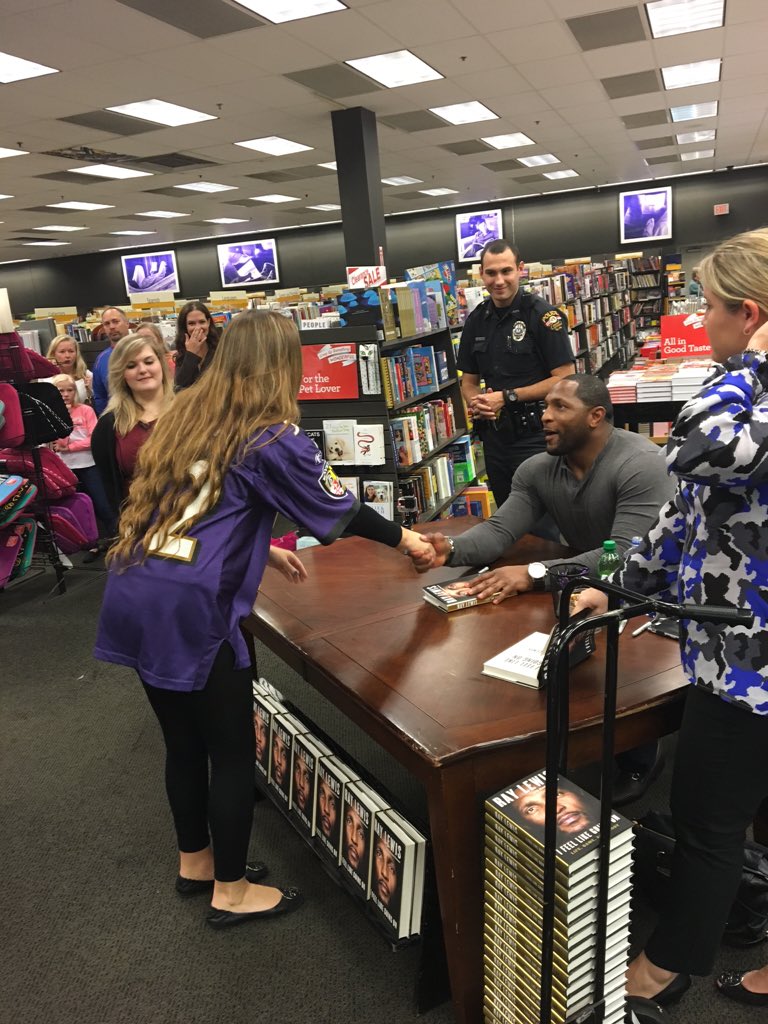 jaclyngt_'s tweet photo. Today was the best! Thank you so much for coming to Charlotte, @raylewis!! #GOAT #52legend #Ravens https://t.co/05Pu8AFxtj