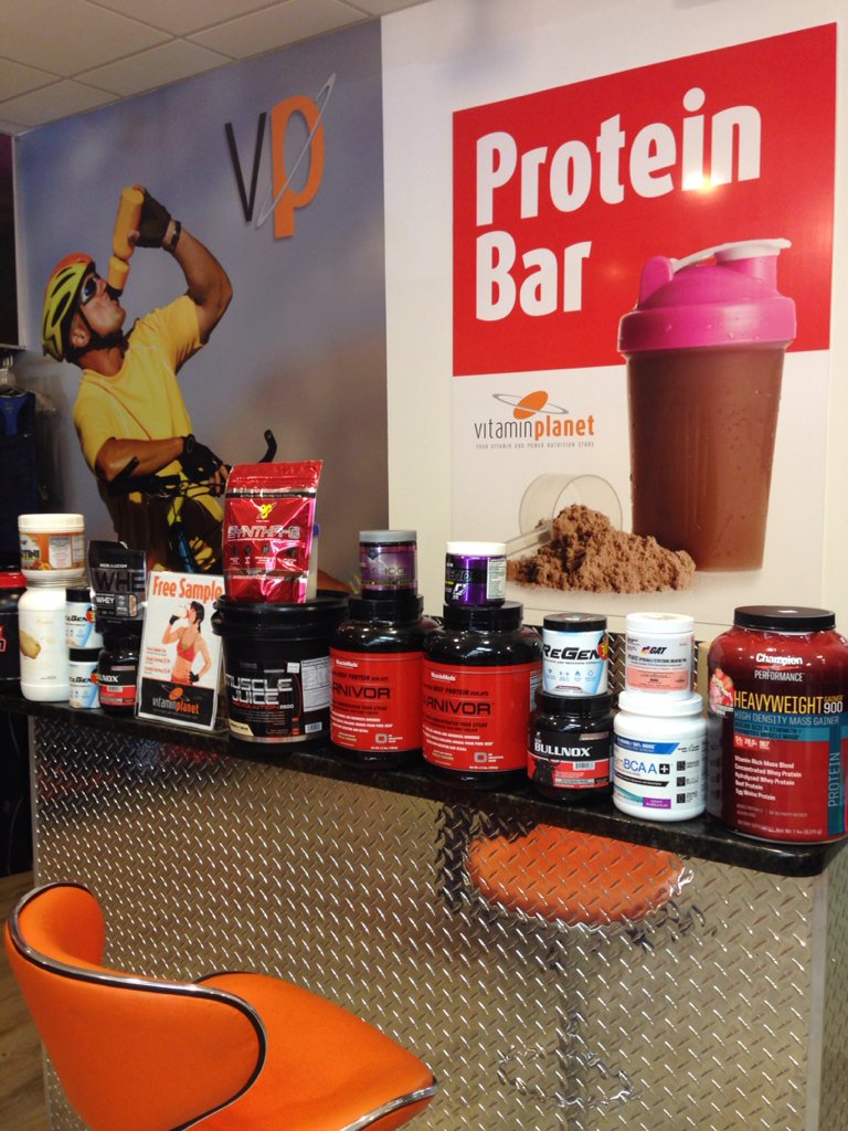 VitaminPlanetUS's tweet photo. Don't forget to stop by our #Protein bar! Try it, before you buy it -- with free samples! https://t.co/bvwnwfPHqH