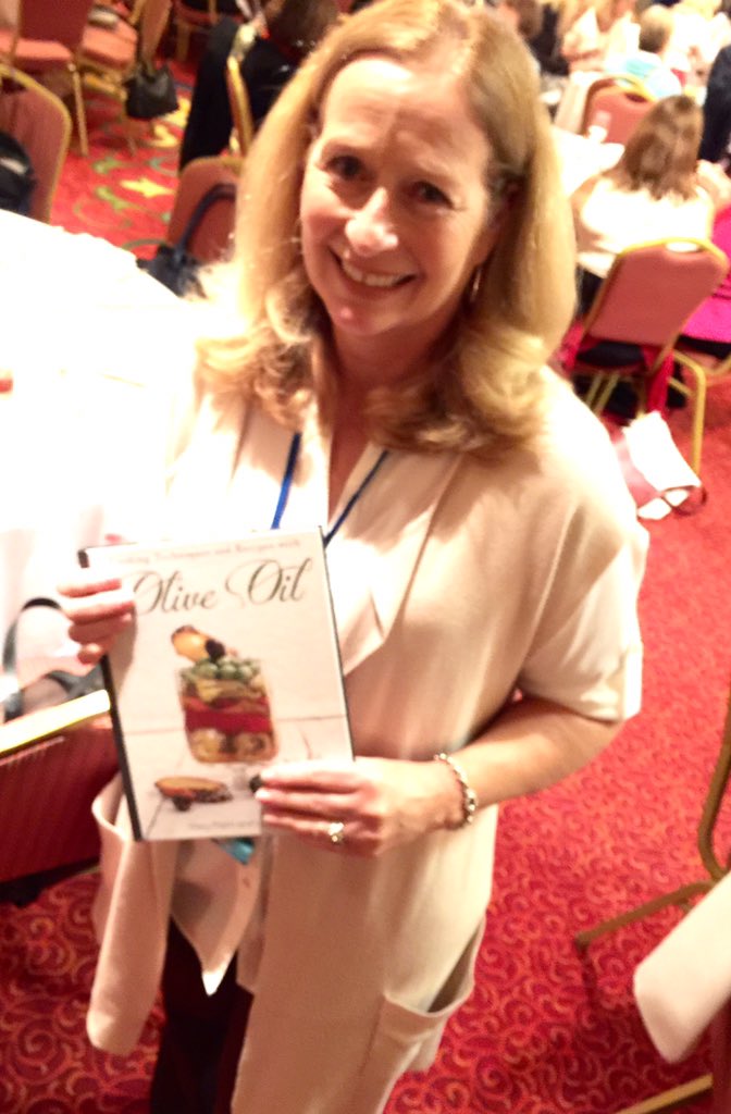 cookingbydesign's tweet photo. Check out @CalGreekGirl's #OliveOil #cookbook. #selfpublishing at it's best! Congratulations! https://t.co/Xijc52OttA