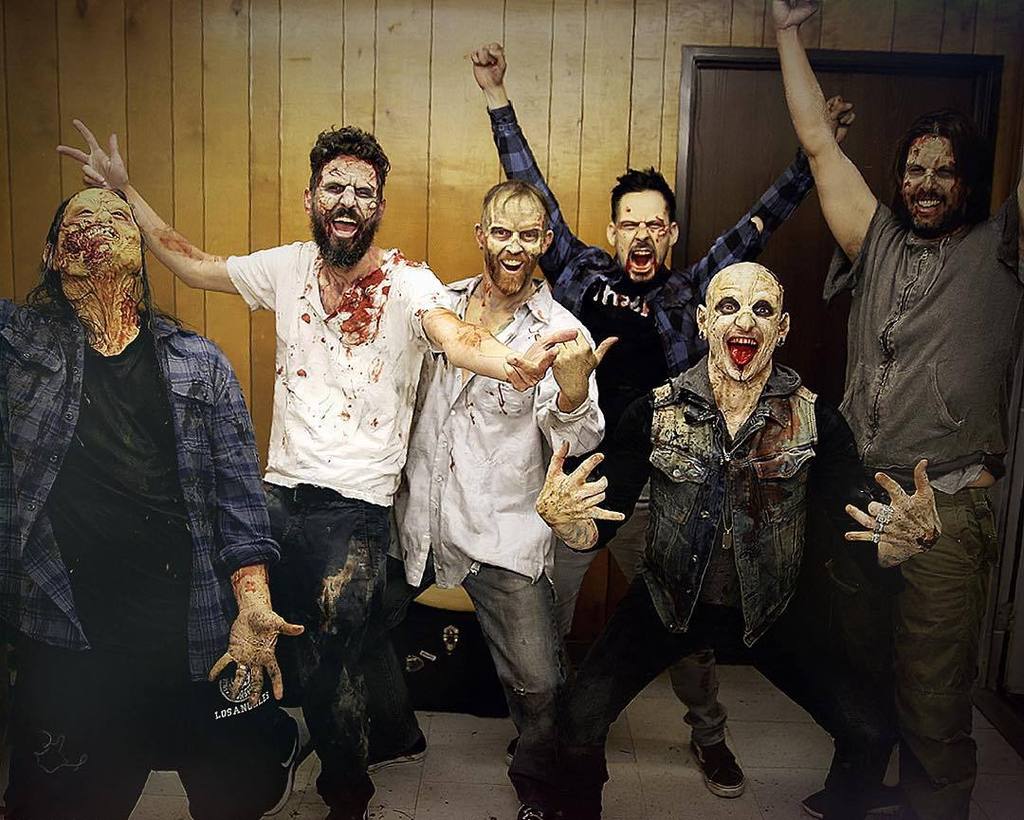 ChesterBNetwork's tweet photo. Zombies on Spring Break! #MonsterMashAZ #LinkinZombie by linkinpark https://t.co/iIc2C9aJwW https://t.co/TWzXZRE6d3