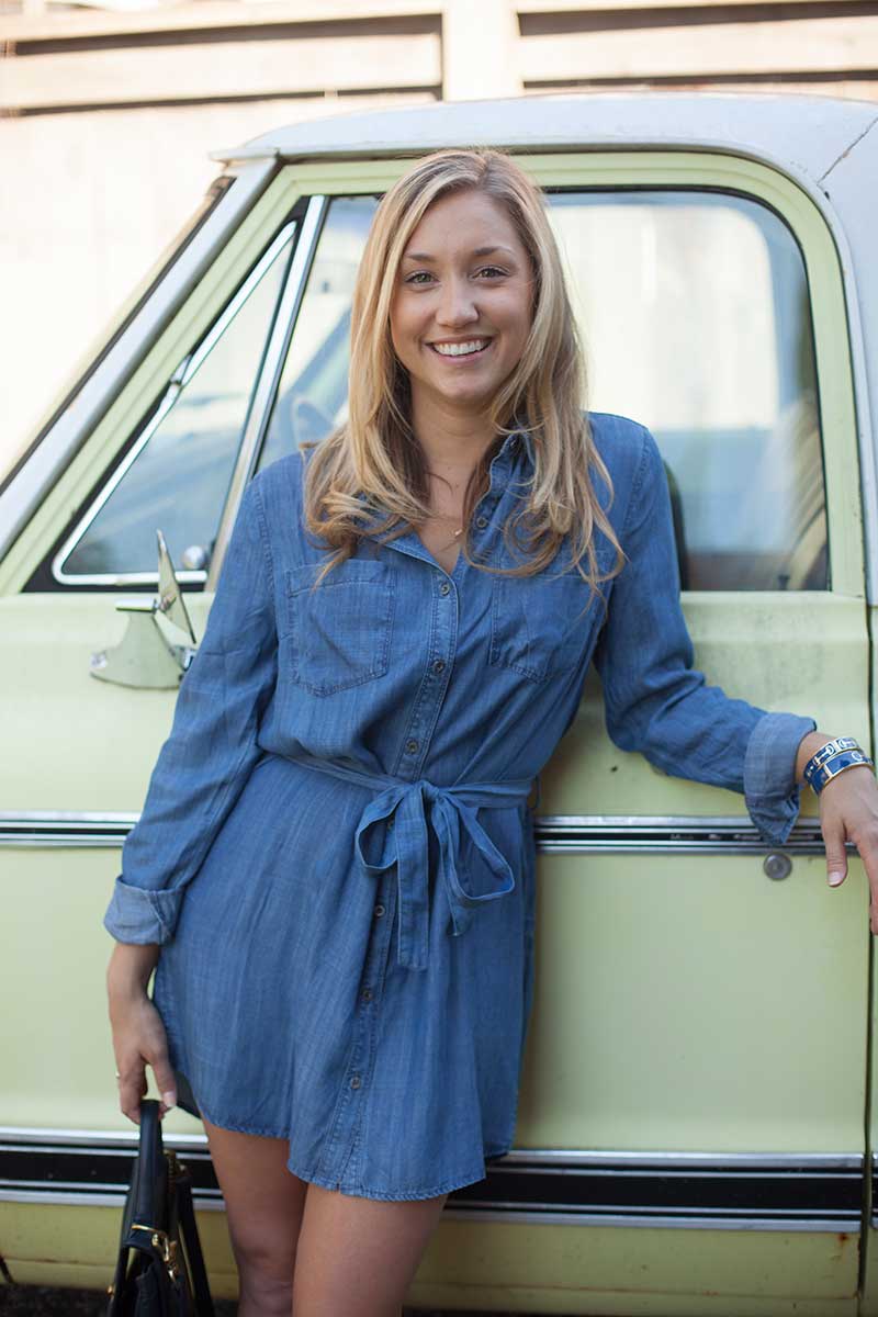 bowandarrowmag's tweet photo. Laura's fall favorite: a chambray shirt dress. https://t.co/lPDEOAkobB https://t.co/X5ZA59ii56