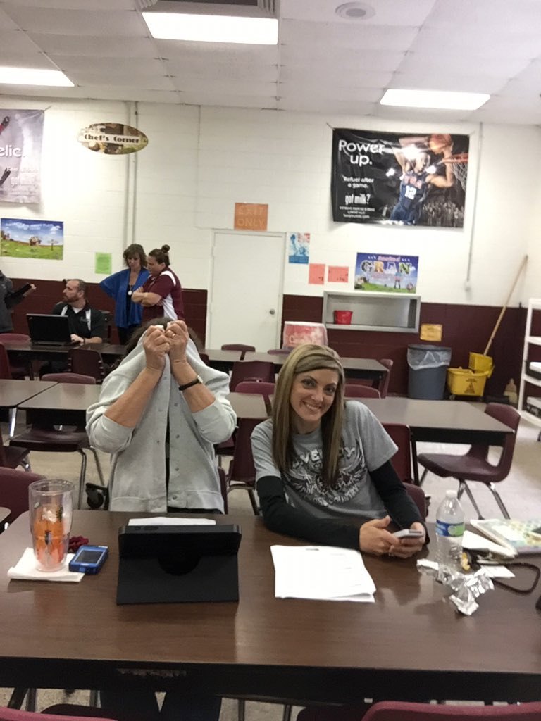 txjuliehay's tweet photo. Marilyn and Sara LOVE technology!!!!!#literaryfusions https://t.co/yvVtIWcBY8