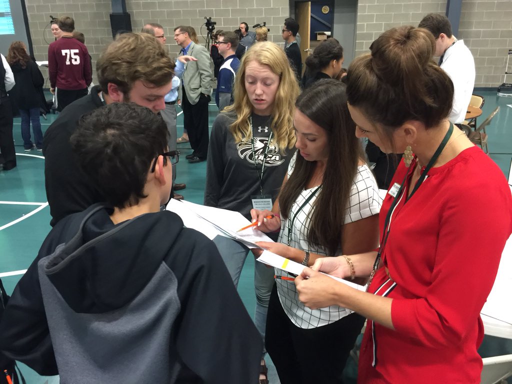 Almost time again for the advisors to clear the floor. Students, soak in their knowledge!