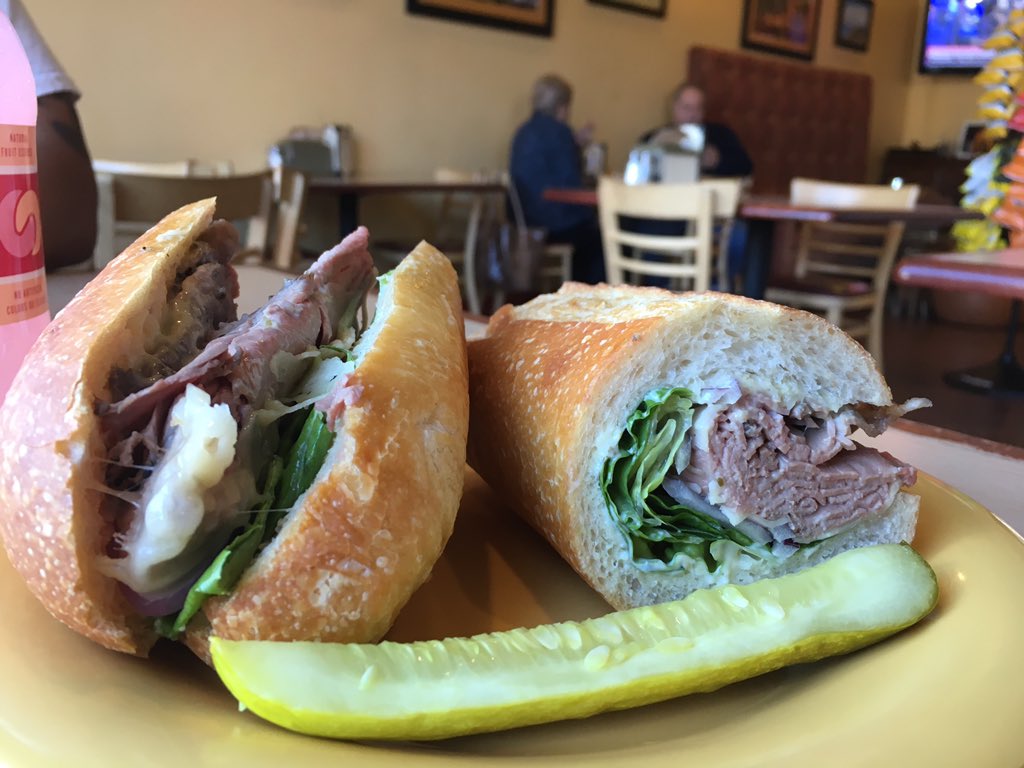 frontroweats's tweet photo. Happy #NationalSandwichDay Y'all! Roast Beef + Havarti + Garlic Pesto Mayo via Sonia's Market &amp; Deli https://t.co/7cBEuddU8H
