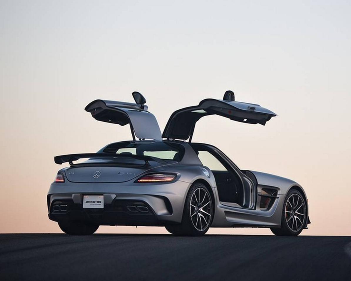 MercedesBenzArg's tweet photo. 571 caballos con alas. #AMG https://t.co/diIeMsIyVr
